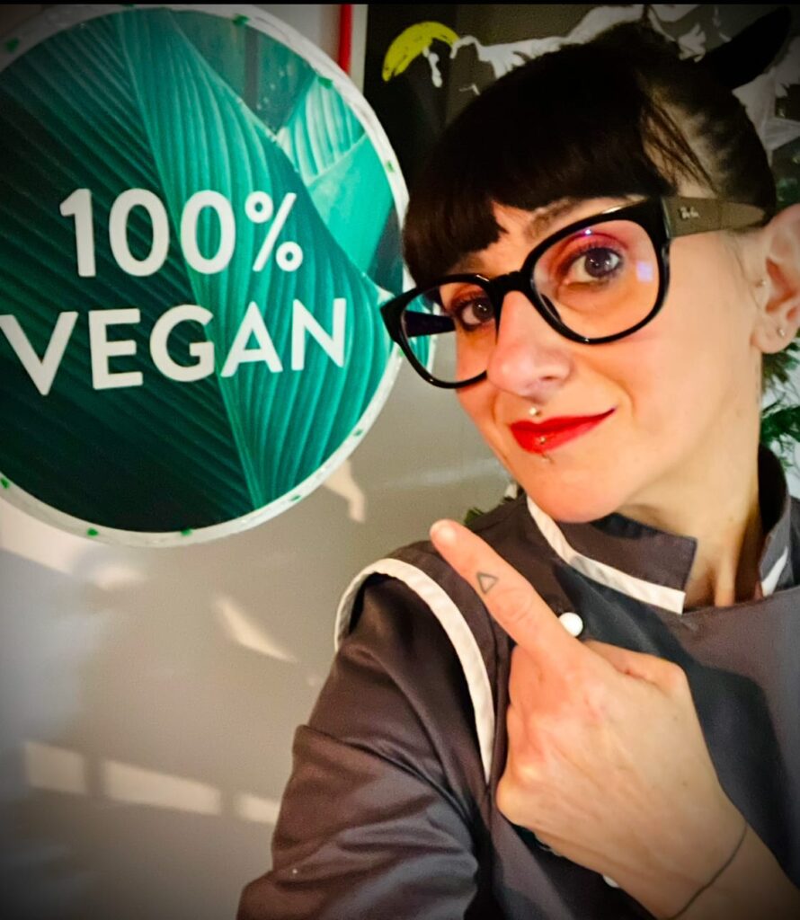 Il Veganuary è un invito a scegliere con consapevolezza. Nei nostri calici, vino vegano e cucina vegetale si incontrano per raccontare il gusto nella sua forma più pura.